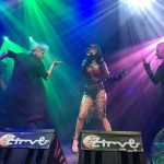 hande yener bikinili konser,